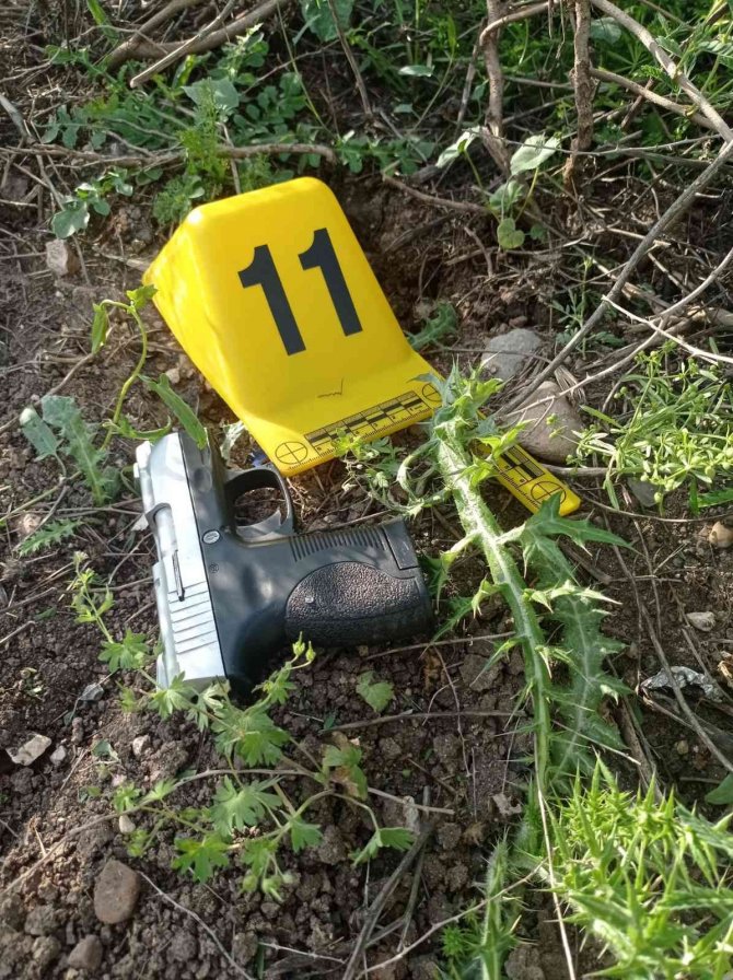 Petrol İstasyonunu Gasp Eden Suçlu 2 Polis Memurunu Yaraladı