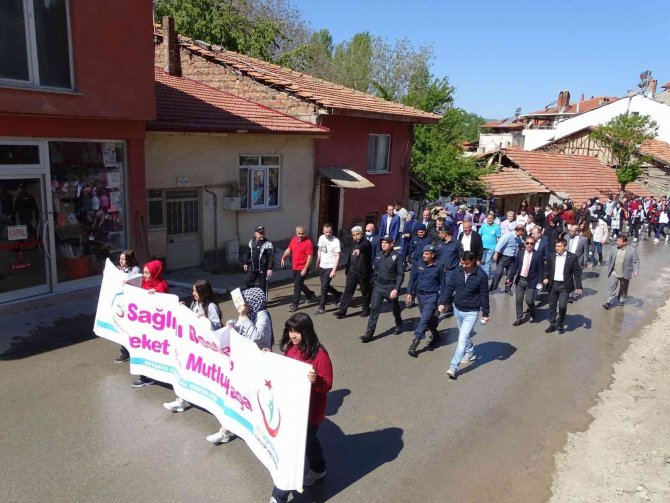 Hisarcık’ta “İ̇şimiz Çinicilik, Aşımız Cimcik, Suyumuz İ̇ncik, Hadi Yürüyem Şimcik” Mottolu Yürüyüş