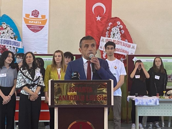 3 Farklı Ülkeden Gelen Öğrenciler Bilim Fuarı’nda Görsel Şölen Yaşattı