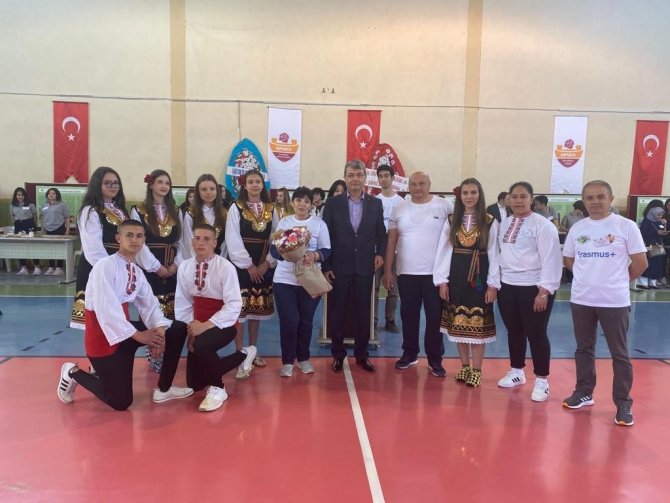 3 Farklı Ülkeden Gelen Öğrenciler Bilim Fuarı’nda Görsel Şölen Yaşattı