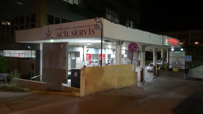 İ̇zmir’de İki Grup Arasında Çıkan Bıçaklı Kavgada 2 Kişi Yaralandı