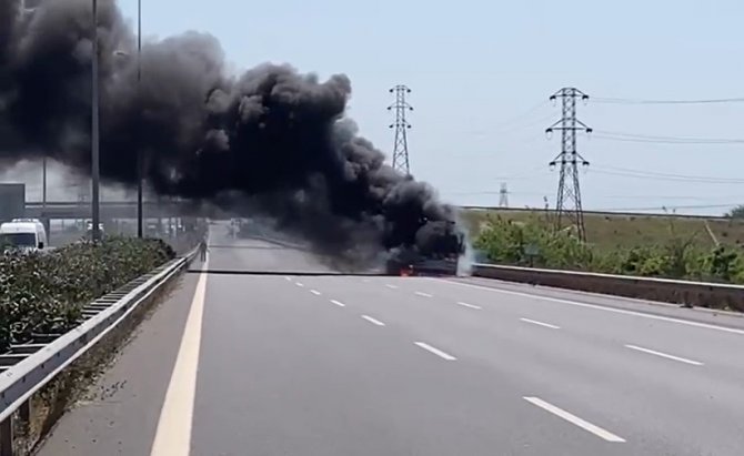 İ̇zmir’de Yakıt Yüklü Tanker Alev Aldı