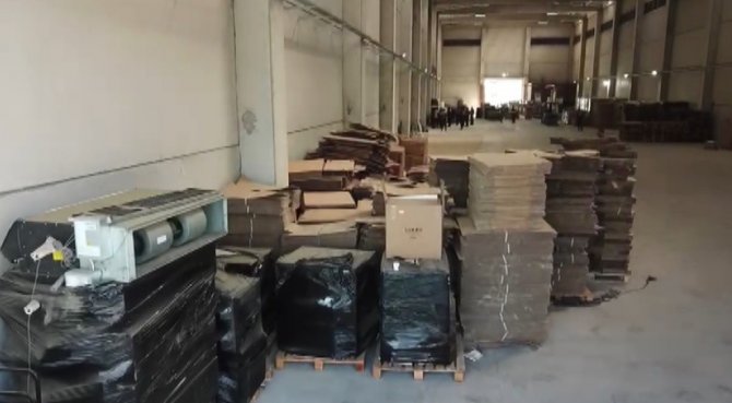 İ̇zmir’de Kaçak Sigara Fabrikasına Baskın
