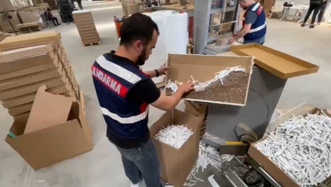 İ̇zmir’de Kaçak Sigara Fabrikasına Baskın