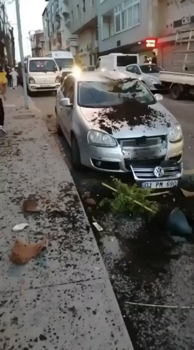 İ̇stanbul’da Korku Dolu Anlar Kamerada: Çatıya Çıkıp Ortalığı Savaş Alanına Çevirdi