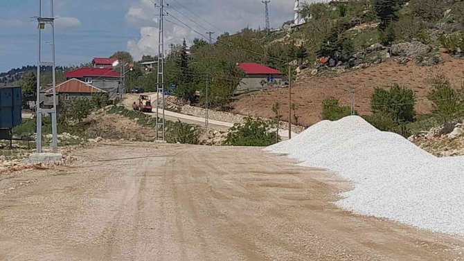 Kırsal Mahalle Yolları Yenileniyor
