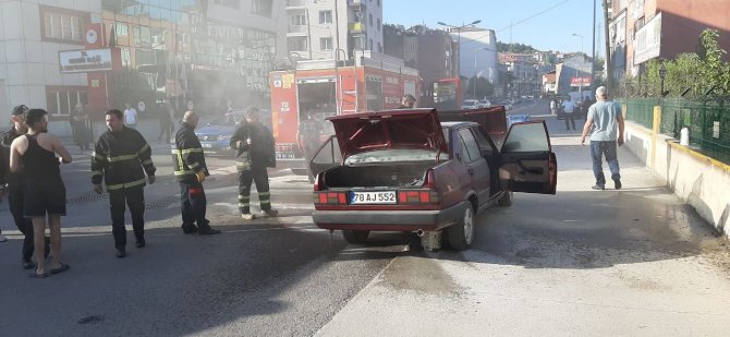 Seyir Halindeki Otomobil Alev Aldı