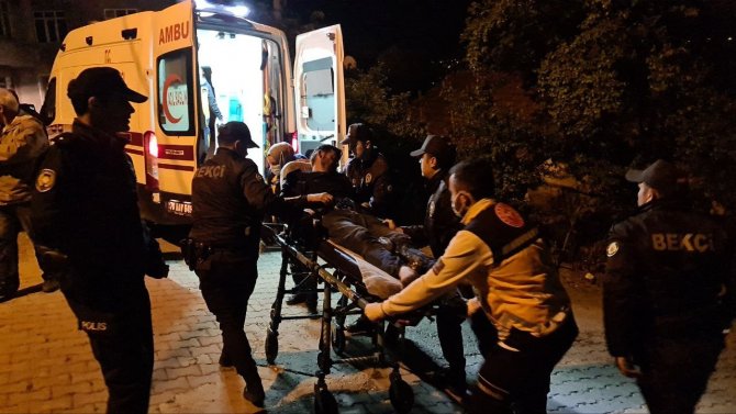 Evi Yanan Alkollü Şahıs Yolun Ortasında Sızıp Kaldı