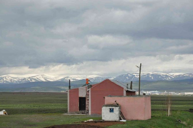 Kars’ta Yüksek Kesimlere Kar Yağdı
