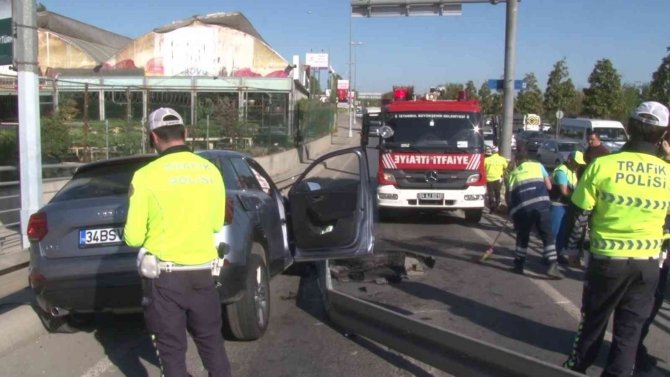 Kartal’da Otomobil Bariyerlere Saplandı, Sürücü Ağır Yaralandı