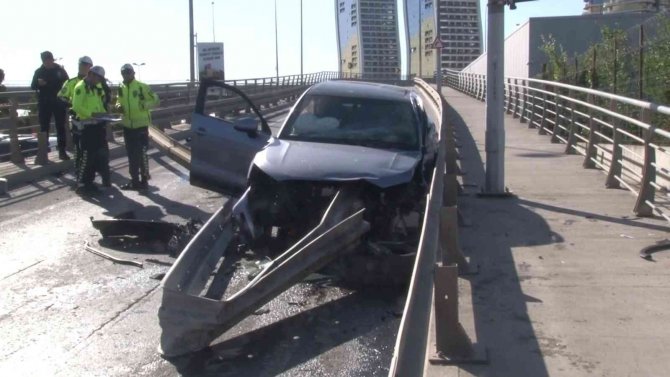Kartal’da Otomobil Bariyerlere Saplandı, Sürücü Ağır Yaralandı