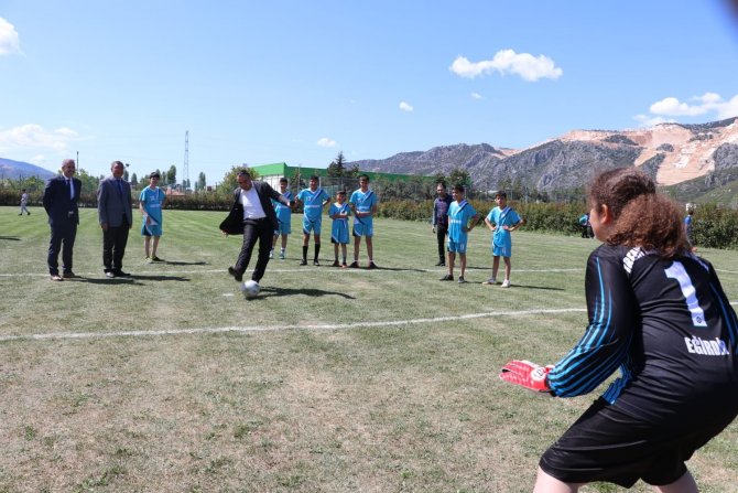 Eğirdir’de Okullar Arası Futbol Turnuvası Başladı