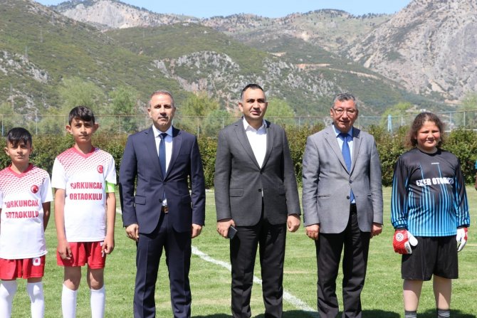 Eğirdir’de Okullar Arası Futbol Turnuvası Başladı