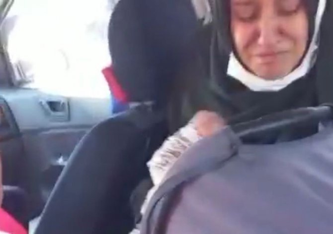 Otomobilde Mahsur Kalan Bebeği İtfaiye Kurtardı