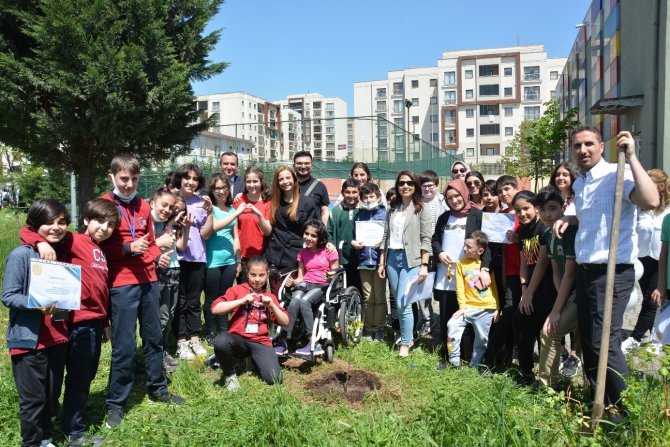 Öğrenciler, Öğretmenleriyle Birlikte Engelsiz Dünya İçin Robotik Ürün Geliştirdi