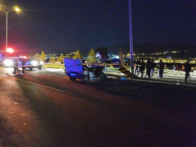 Kütahya’da Trafik Kazası: 1 Ölü, 2 Yaralı