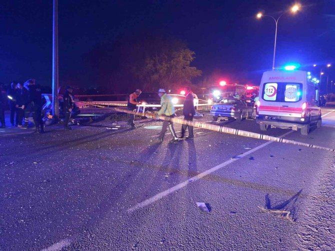 Kütahya’da Trafik Kazası: 1 Ölü, 2 Yaralı