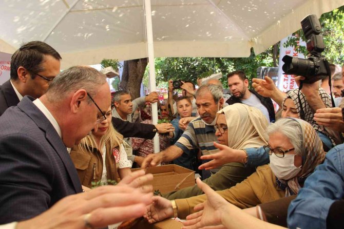 Bedava Fide Dağıtımında İzdiham