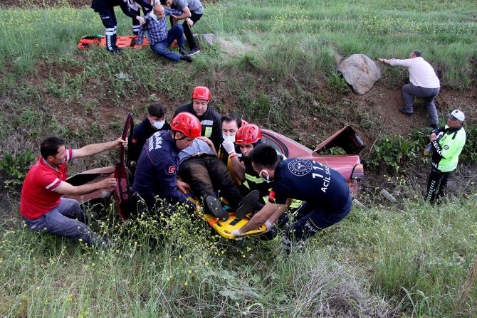 Kontrolden Çıkan Otomobil Şarampole Uçtu: 2 Yaralı