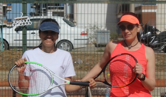 Kadınlar Tenis Turnuvasında Şampiyon Nas Gürsel Oldu