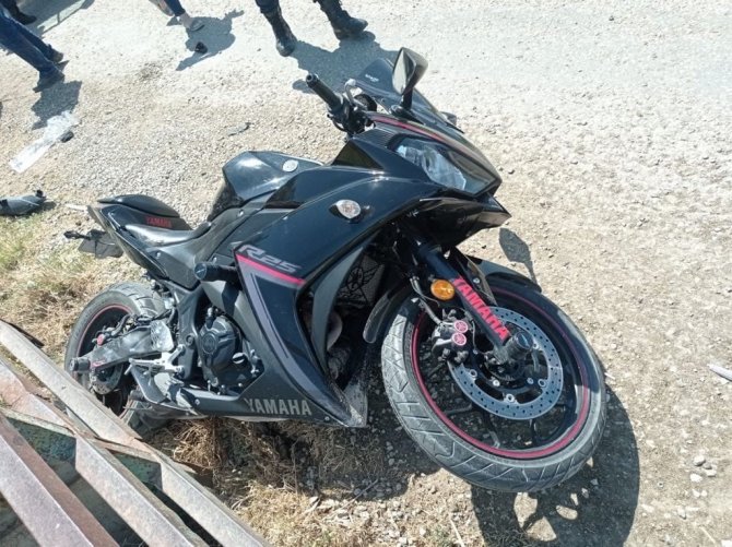Otomobille Motosiklet Çarpıştı: 3 Kişi Yaralandı