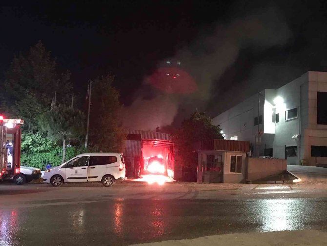 Manisa Organize Sanayi Bölgesinde Fabrika Yangını
