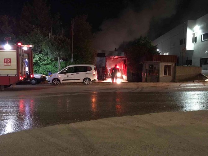 Manisa Organize Sanayi Bölgesinde Fabrika Yangını