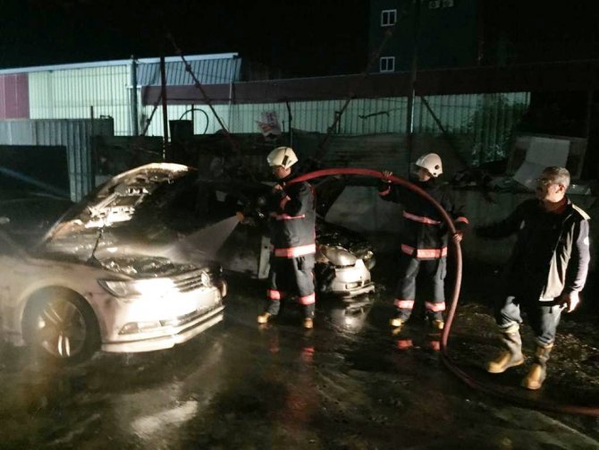 Tır Pazarında Çıkan Yangında 3 Araç Zarar Gördü