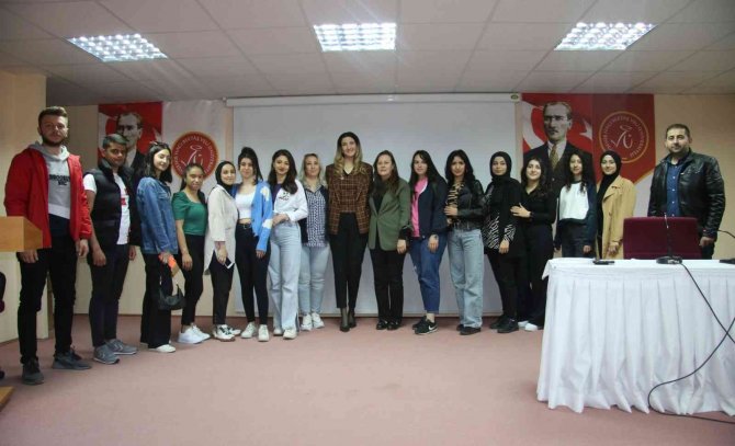 Avukat Birsen Ülken: "Sosyal Medya Toplumun Büyük Bölümünü Etkiliyor"