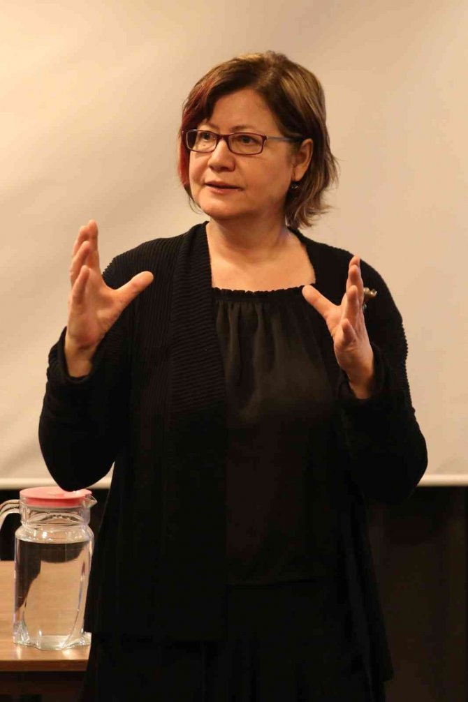 Nilüfer’de Tiyatro Derslerinde “Dram Sonrası Tiyatro” Ele Alındı