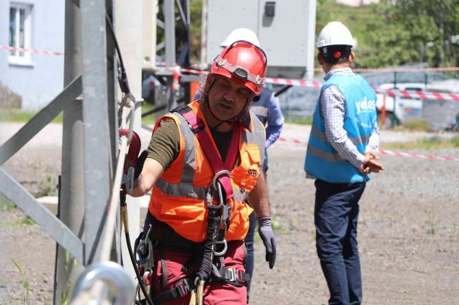 Öğrencilere Vr Gözlüklü İş Sağlığı Ve Güvenliği Eğitimi
