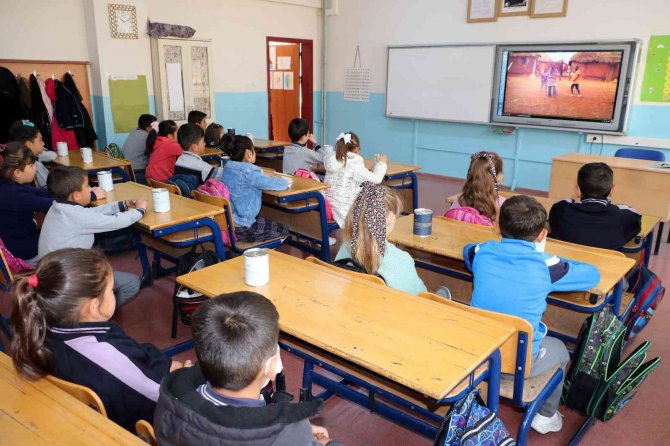 Öğrencilerin Harçlıkları Afrika’ya Can Suyu Olacak