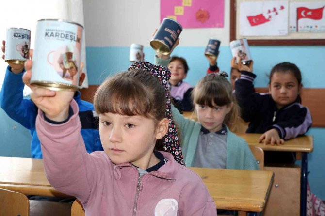 Öğrencilerin Harçlıkları Afrika’ya Can Suyu Olacak