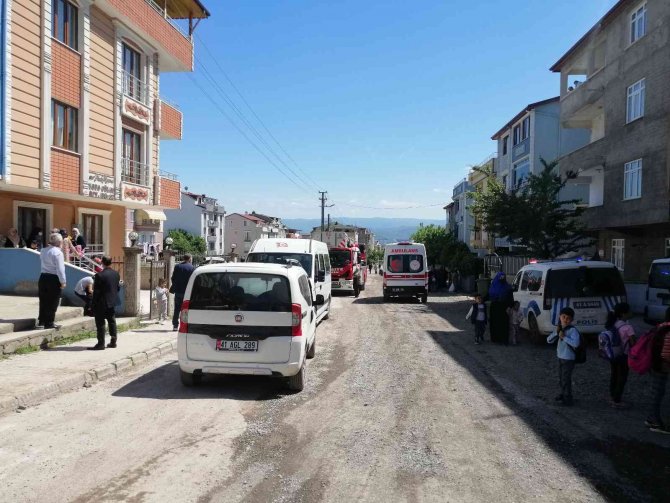 Annesi Kardeşini Banyo Yaptırırken Kapıyı Kilitledi, Evdekiler Mahsur Kaldı