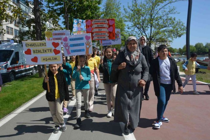 Engelliler Haftasında Bandolu Farkındalık Yürüyüşü