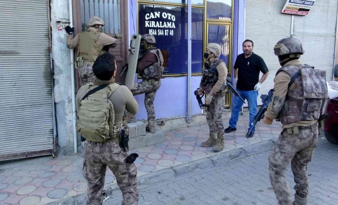 Osmaniye’de Zehir Tacirlerine ’Şafak’ Operasyonu