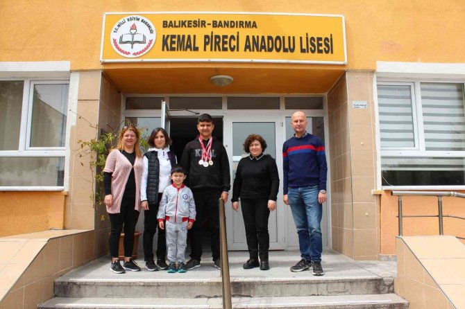 Otizmli Öğrenci Okulunun Ve Bandırma’nın Gururu Oldu