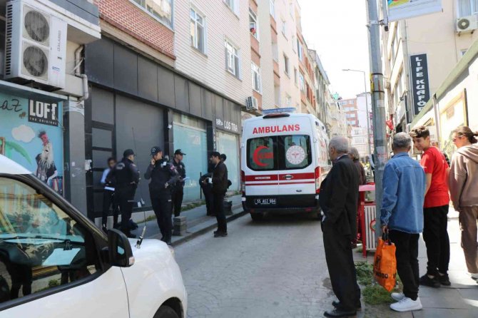 İ̇kinci Yabancı Gencin Makaslı Ve Taşlı Kavgası Kamerada