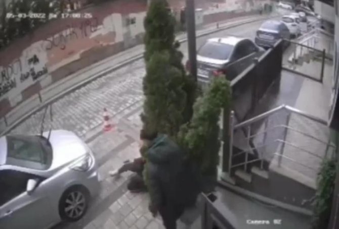 (Düzeltme) Sancaktepe’de Silahlı Kavga Kamerada: Saldıran Husumetlisine Kurşun Yağdırdı