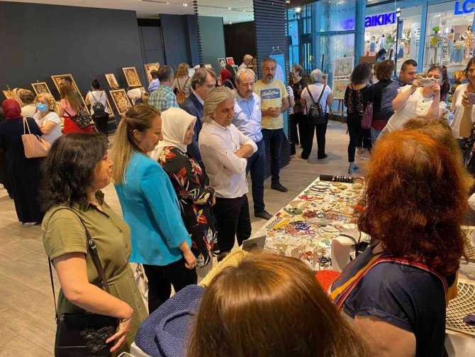 Point Bornova’da El Emeği Göz Nuru Ürünlerin Sergisi İlgi Gördü