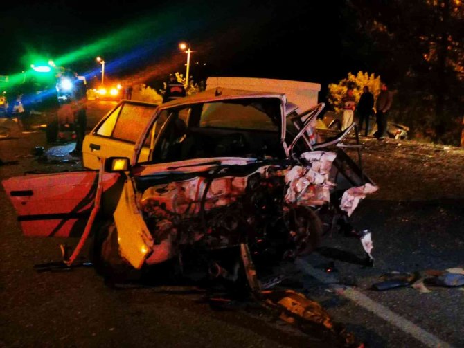 Seydikemer’de Otomobil İle Kamyonet Çarpıştı: 1 Ölü, 3 Yaralı