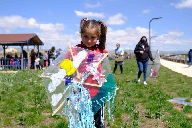 Scü’ De Eğitimde Farkındalık İçin Uçurtma Şenliği Düzenlendi
