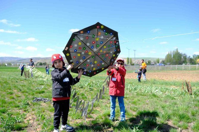 Scü’ De Eğitimde Farkındalık İçin Uçurtma Şenliği Düzenlendi