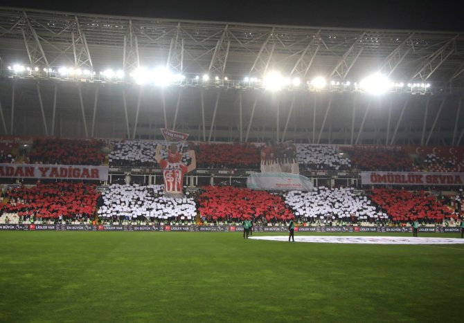 Sivasspor Taraftarından Alanya Maçına Koreografi Hazırlığı