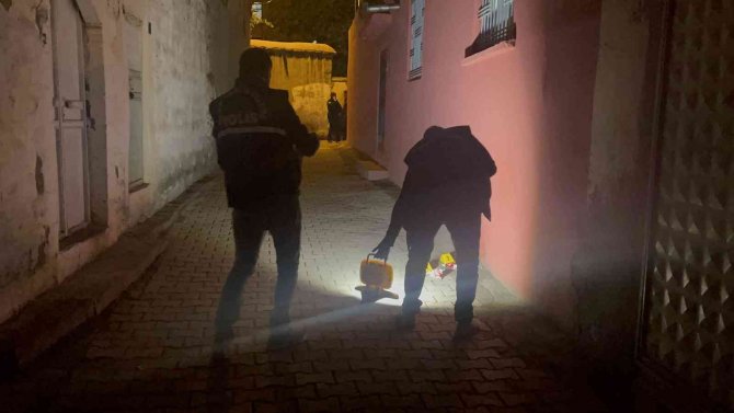 Sokakta Doğurduğu Bebeğini Poşete Koyup Terk Etti