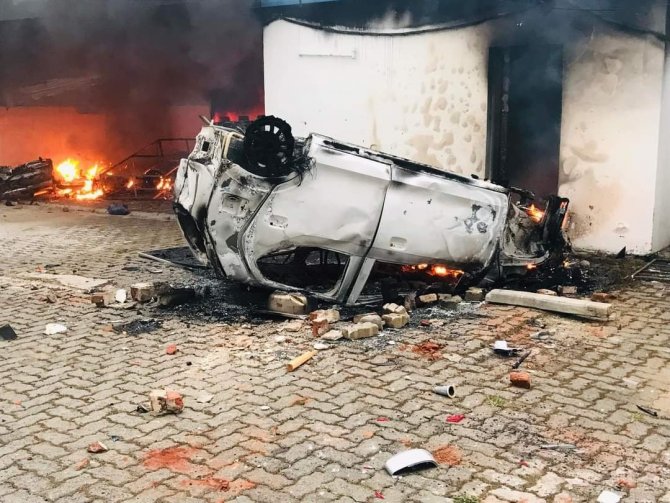 Sri Lanka’da Göstericiler Başbakanın Ve Siyasilerin Evlerini Yaktı