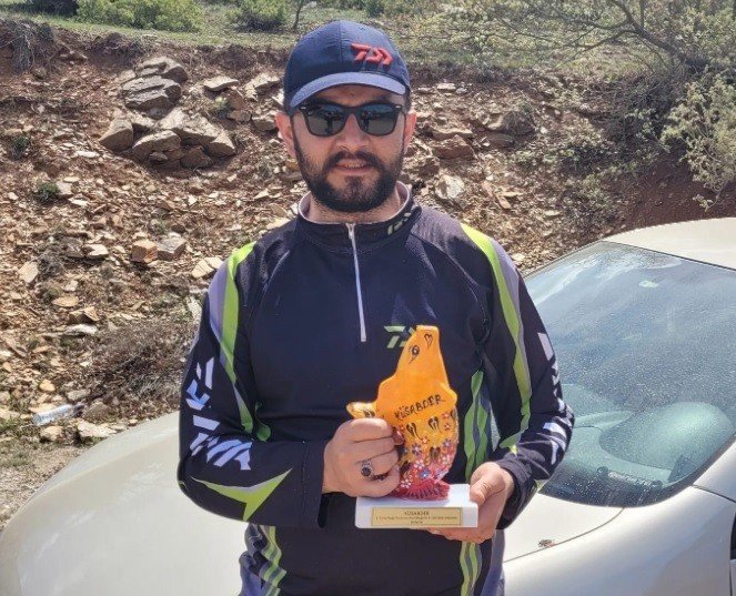 Tavşanlılı Burak Bulut, ’Turna Balığı Yakalama Yarışması’ndan Birinci Oldu