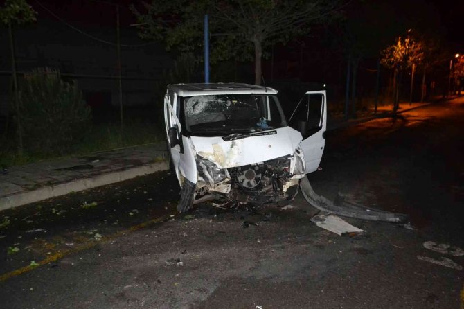 Çorlu’da Alkollü Sürücü Ağaca Çarptı: İ̇ki Kardeşi Ölüm Ayırdı