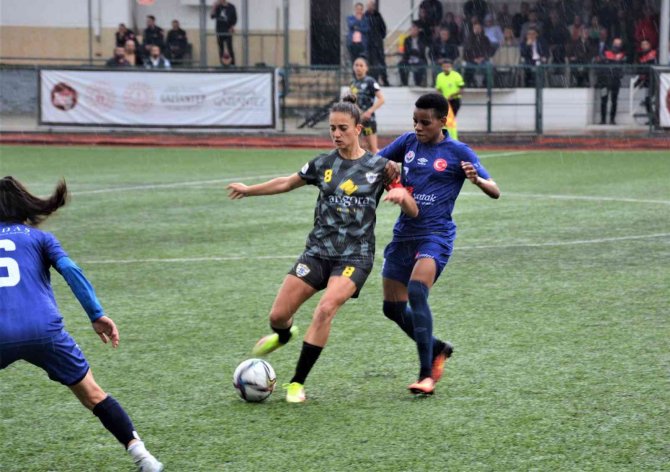 Kadın Futbol Süper Ligi’nde Play-off Ve Play-out Maçları Başlıyor