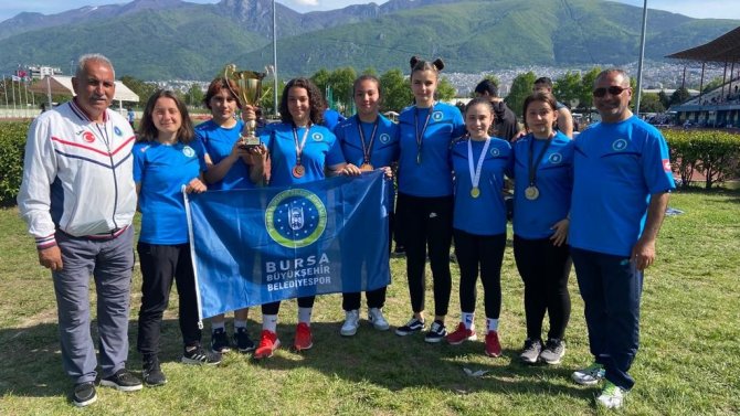Bursa Büyükşehir Belediyesporlu Atletlerden 12 Madalya, 1 Kupa
